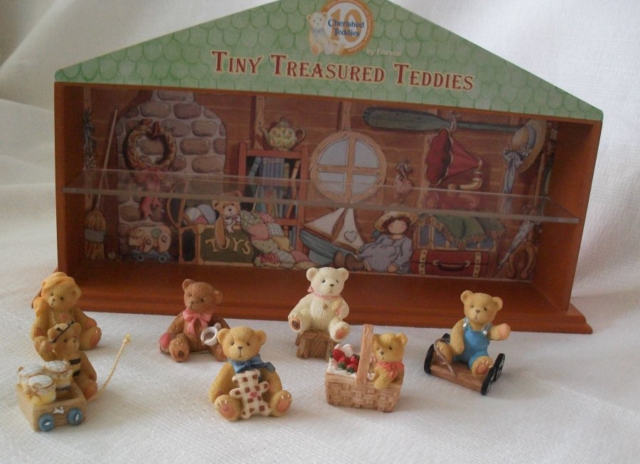  Set: Tiny Treasured Teddies & Haus